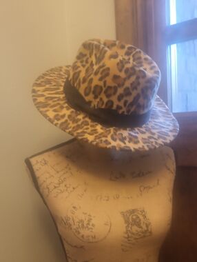 buttons Leopard-Print Trilby with Black Ribbon - Tan, Black